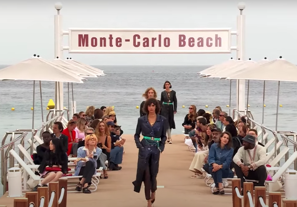La colección ‘Crucero 2022’ de Chanel en Montecarlo es un homenaje a Karl Lagerfeld