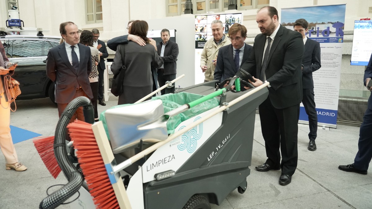 Así serán las nuevas papeleras digitales de Madrid