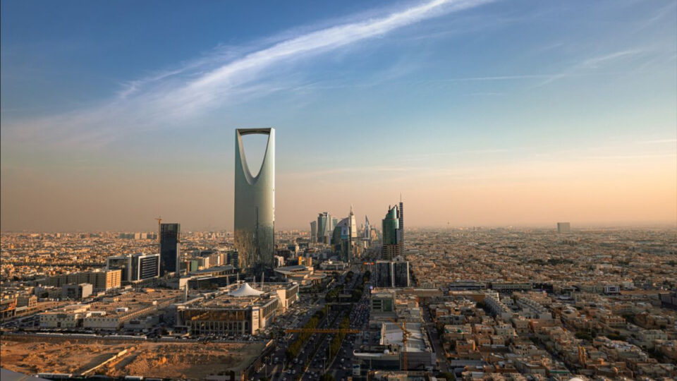 Arabia Saudí apuesta en 2025 por la diversificación económica, la expansión del turismo y un compromiso firme con la sostenibilidad