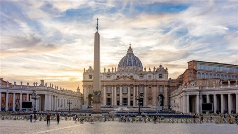 Iberia refuerza su operativa con Roma este fin de semana con motivo del funeral del Papa