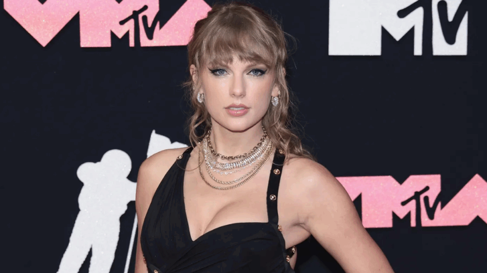 Por qué los fans de Taylor Swift están convencidos de que la cantante anunciará Reputation (Taylor’s Version) en los American Music Awards