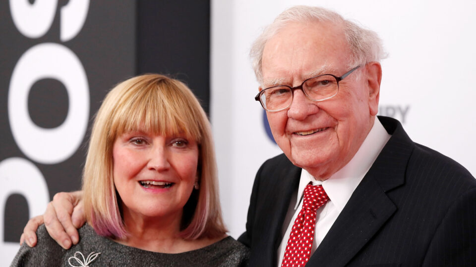 Susan Buffet, la hija de Warren Buffet que no heredará sus 140.000 millones de euros