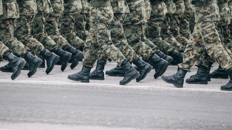 UE y Reino Unido firman un acuerdo clave en seguridad, alimentación y defensa: esto es lo que debes saber