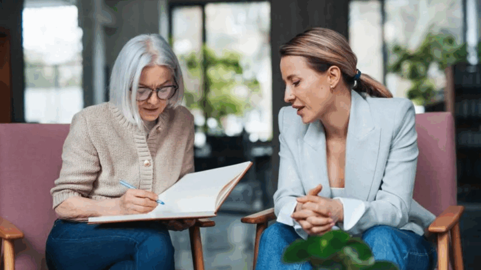 Tres estrategias de relaciones públicas para liderar con la salud mental